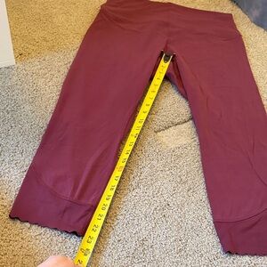 Woman’s Maroon Athletic Cropped Leggings 23” inseam size 14
